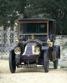 A 1906 Renault 14/20hp XB. Artist: Unknown