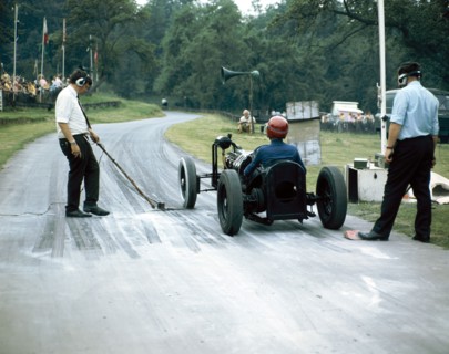 A veteran car at Prescott race track, Gloucestershire. Artist: Unknown