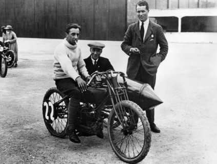 DH Davidson on a Flat Twin Harley-Davidson, Brooklands, Surrey, 1920. Artist: Unknown