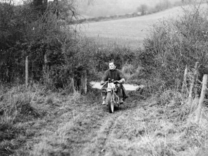 Syke riding an Ariel 4 during the Inter Varsity motor cross hill climb, November 1931. Artist: Unknown
