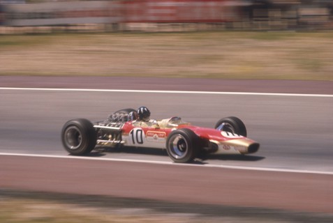 Graham Hill's Lotus at speed, Spanish Grand Prix, Jarama, Madrid, 1968. Artist: Unknown