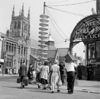 Holidaymakers make their way towards Talbot Road Station, Blackpool, c1946-c1955