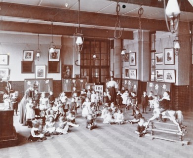 Playtime, John Ruskin School, Southwark, London, 1908. Artist: Unknown.