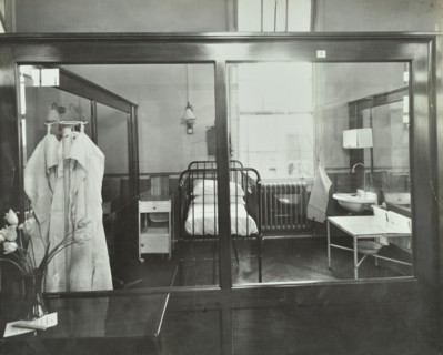 An isolation chamber, Brook General Hospital, London, 1935. Artist: Unknown.