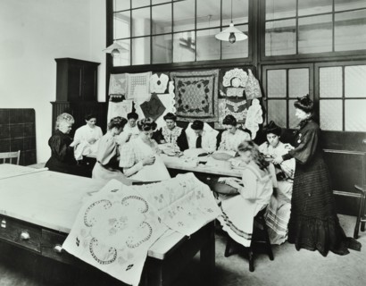 Bobbin lace and embroidery class, Northern Polytechnic, London, 1907. Artist: Unknown.