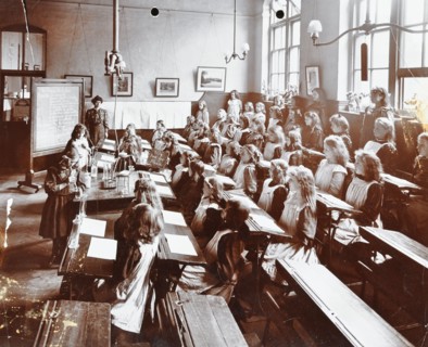 Science class, Albion Street Girls School, Rotherhithe, London, 1908. Artist: Unknown.