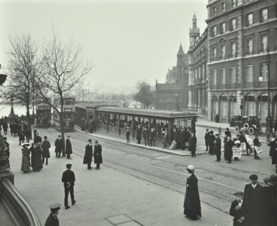 Queue of people at Blackfriars Tramway shelter, London, 1912. Artist: Unknown.