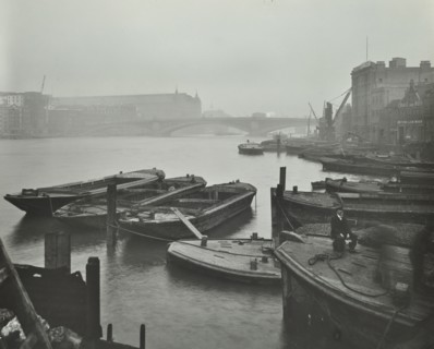 Barges moored at Bankside wharves looking downstream, London, 1913. Artist: Unknown.
