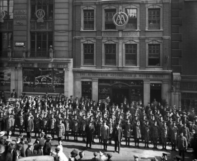 Mass enlistment of AA road scouts in the British Army, London, September 1914