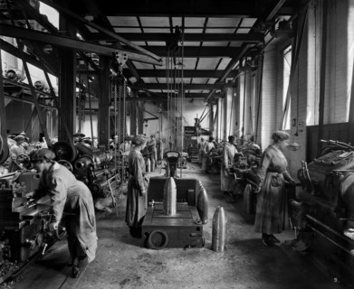 Women manufacturing shell casings, Cunard Shell Works, Bootle, Merseyside, 1917
