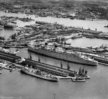 RMS 'Queen Mary' in Ocean Dock, Southampton, Hampshire, 1946