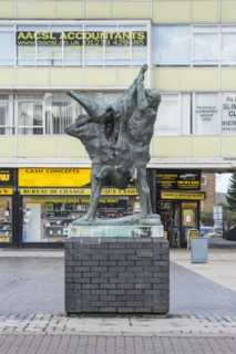 Meat Porters', sculpture by Ralph Brown, Market Square, Harlow, Essex, 2015