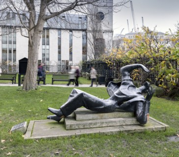 Sculpture of St Thomas Becket by Bainbridge Copnall, St Paul's Churchard, City of London, 2015