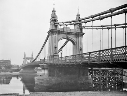 Hammersmith Bridge, Barnes, London, 1895