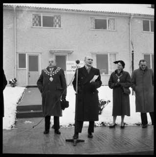 House opening ceremony, Ramsbury Avenue, Penhill, Swindon, Wiltshire, 1955