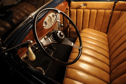 Ford 18 Deluxe Roadster 1932. Artist: Simon Clay.