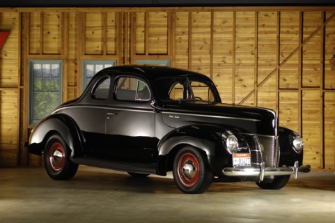 Ford Deluxe customised 1940. Artist: Simon Clay.