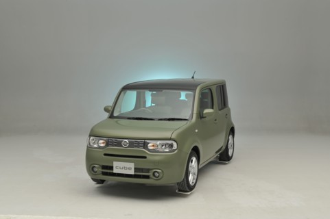 Nissan Cube 2008. Artist: Simon Clay.