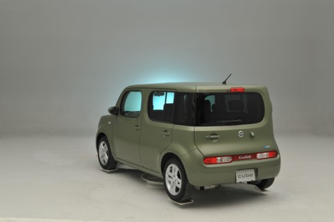 Nissan Cube 2008. Artist: Simon Clay.