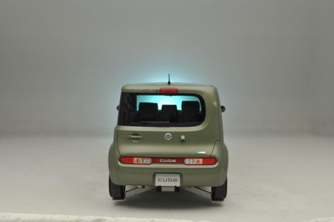 Nissan Cube 2008. Artist: Simon Clay.