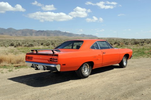 Plymouth Hemi Roadrunner 1970. Artist: Simon Clay.