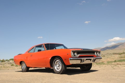 Plymouth Hemi Roadrunner 1970. Artist: Simon Clay.