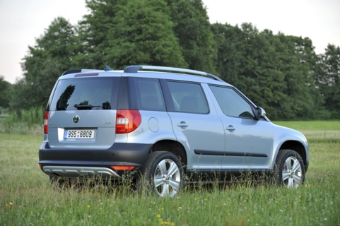Skoda Yeti 2009. Artist: Simon Clay.