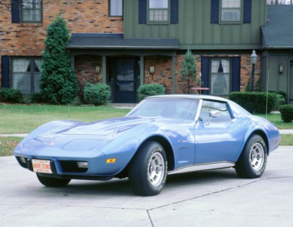 1976 Chevrolet Corvette 350 cid. Artist: Unknown.