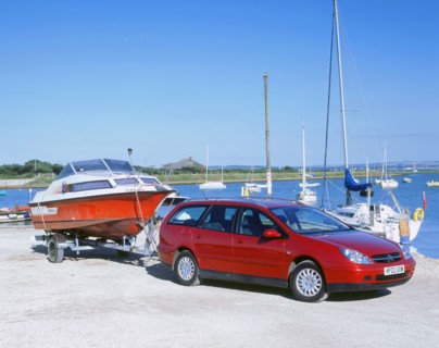 2002 Citroen C5 hdi towing a boat by harbour. Artist: Unknown.
