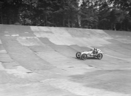 Kay Petre's Austin OHC 744 cc, LCC Relay GP, Brooklands, 26 July 1937. Artist: Bill Brunell.