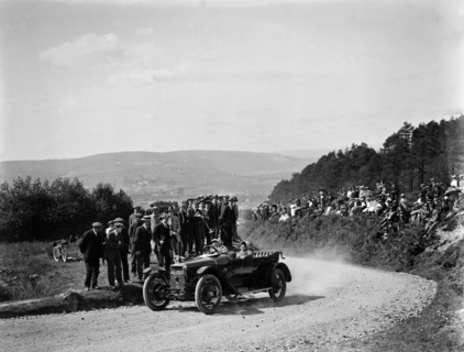 Sunbeam competing in the Caerphilly Hillclimb, Wales, 25 June 1914.   Artist: Bill Brunell.