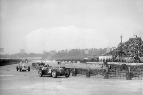 Riley 1985 cc leading MG K3 Magnette, JCC International Trophy, Brooklands, 2 May 1936. Artist: Bill Brunell.
