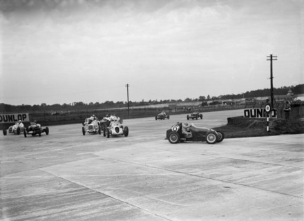 Motor race on the Campbell Circuit at Brooklands. Artist: Bill Brunell.