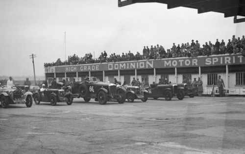 Cars at the start of a race at a JCC Meeting, Brooklands. Artist: Bill Brunell.