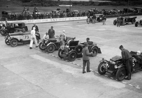 Cars on the starting grid at the JCC Members Day, Brooklands, 4 July 1931 Artist: Bill Brunell.