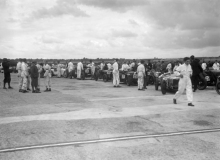 LCC Relay GP, Brooklands, 25 July 1931. Artist: Bill Brunell.