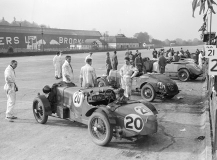 Alvis and Lea-Francis cars at the JCC Double Twelve race, Brooklands, 8/9 May 1931. Artist: Bill Brunell.