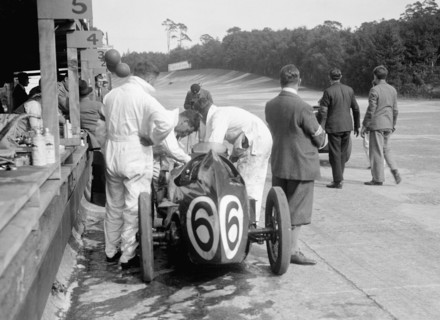 Austin 747 cc car of Charles Goodacre retired from the BRDC 500 Miles Race, Brooklands, 1931. Artist: Bill Brunell.
