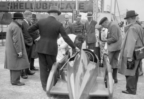 People examining Leon Cushman's Austin 7 racer at Brooklands for a speed record attempt, 1931. Artist: Bill Brunell.