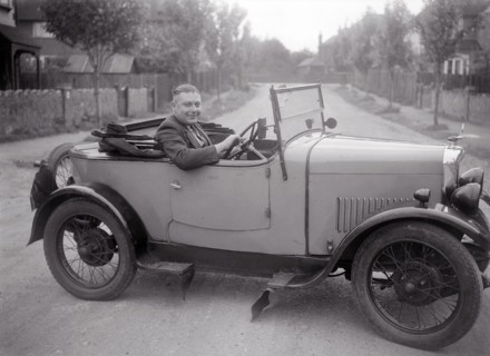 FA Thatcher behind the wheel of a 1929 Triumph Super Seven open four-seater. Artist: Bill Brunell.