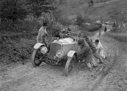 EA Beale's Vauxhall 30-98 Velox 4 seater receiving a push during the Inter-Varsity Trial, 1930. Artist: Bill Brunell.