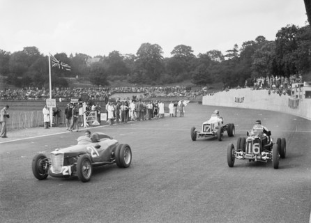 Riley of PW Maclure and ERAs of Raymond Mays and AC Dobson, Imperial Trophy, Crystal Palace, 1939. Artist: Bill Brunell.