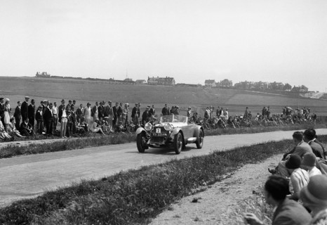 1929 Mercedes Benz driven by Earl Howe on 1930 Brighton rally acceleration trial Artist: Unknown.