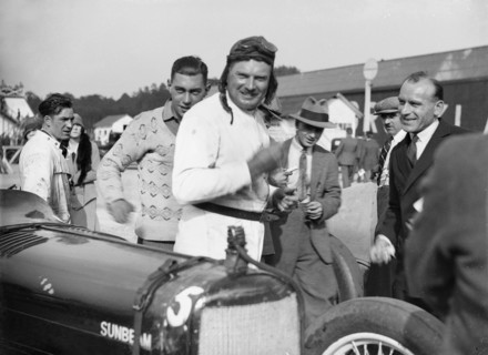 EL Bouts and his Sunbeam, Surbiton Motor Club race meeting, Brooklands, Surrey, 1928. Artist: Bill Brunell.