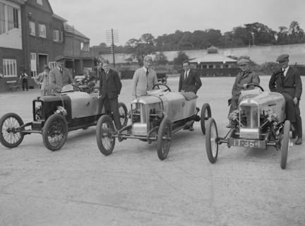 Cars at the JCC 200-mile Race, Brooklands, Surrey, 1921.   Artist: Bill Brunell.