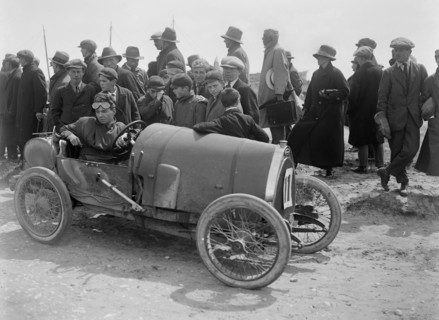 Bugatti Brescia of Raymond Mays in his Bugatti Brescia at the Porthcawl Speed Trials, Wales, 1922. Artist: Bill Brunell.
