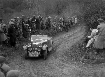 Riley Lynx of AR Rye competing in the MCC Lands End Trial, 1935. Artist: Bill Brunell.