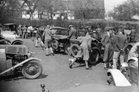 Riley Brooklands at the Shelsley Walsh Amateur Hillclimb, Worcestershire, 1929. Artist: Bill Brunell.