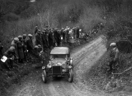 Lancia Lambda of JF Parker competing in the MCC Lands End Trial, 1935. Artist: Bill Brunell.