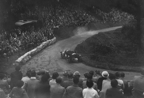 Bentley of Eddie Hall competing in the Shelsley Walsh Hillclimb, Worcestershire, 1935. Artist: Bill Brunell.